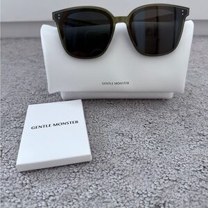 Gentle Monster Libe 01 in Khaki